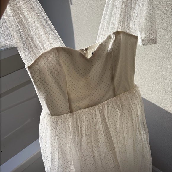 Elegant Off-Shoulder White Dress - Picture 6 of 8